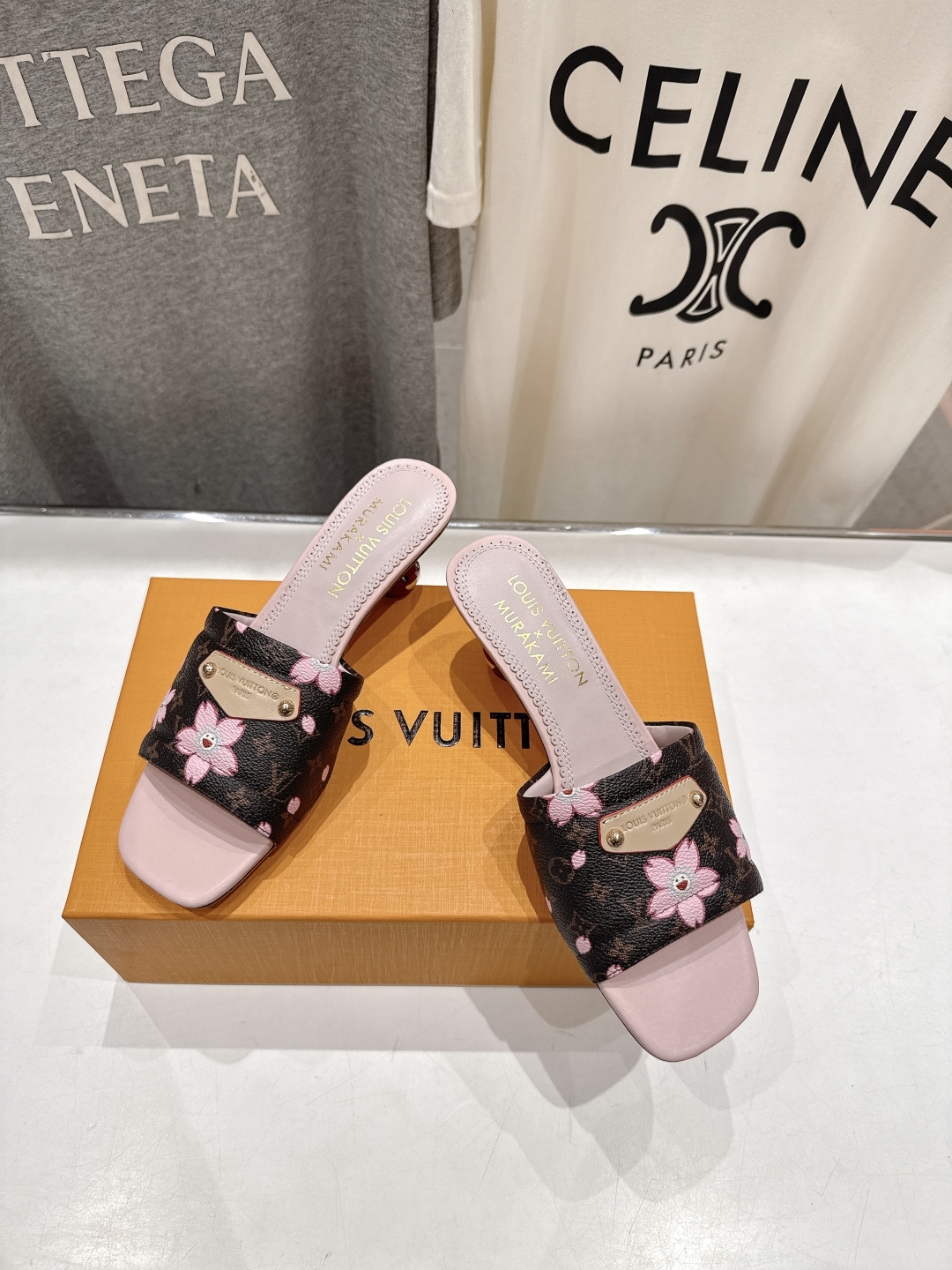 高版本出厂
  Louis Vuitton ss25 new arrival LV驴牌夏季新品高跟拖鞋系