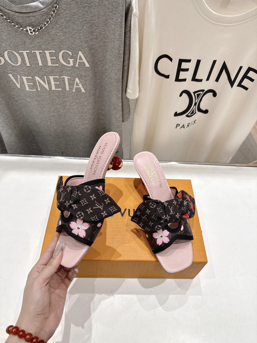 高版本出厂
  Louis Vuitton ss25 new arrival LV驴牌夏季新品蝴蝶结高跟