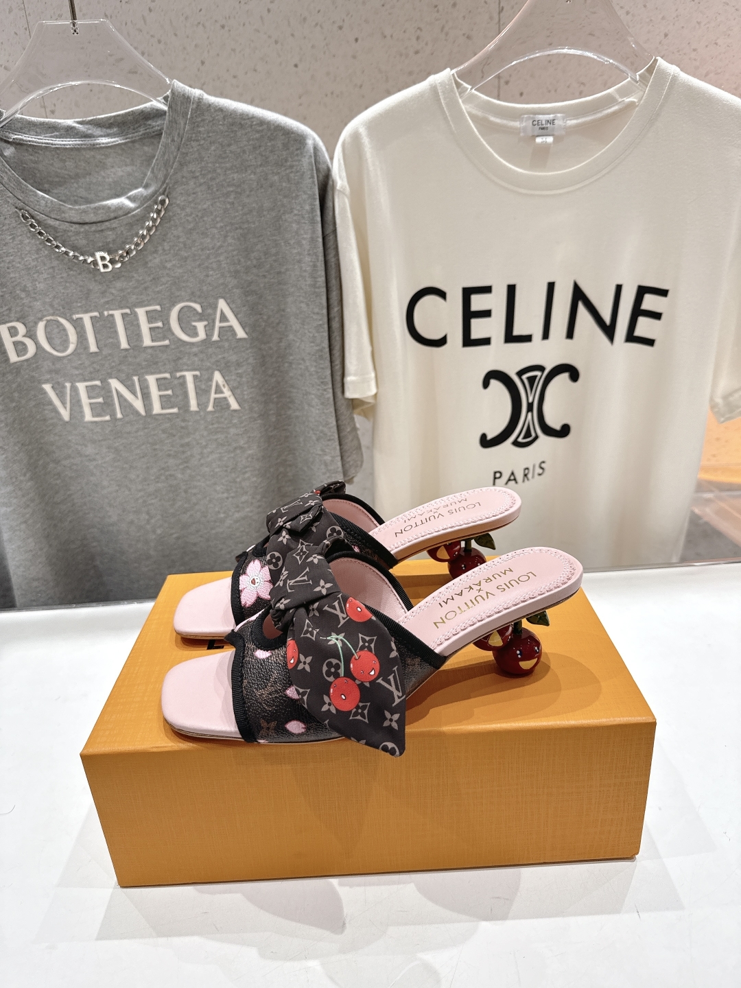 高版本出厂
  Louis Vuitton ss25 new arrival LV驴牌夏季新品蝴蝶结高跟