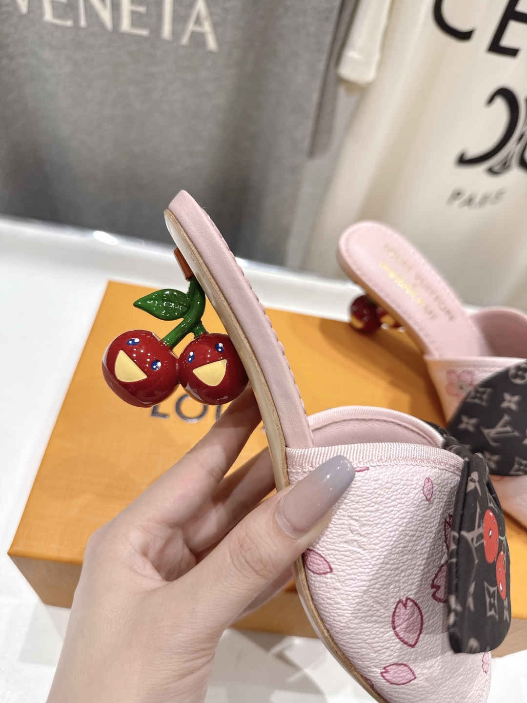 高版本出厂
  Louis Vuitton ss25 new arrival LV驴牌夏季新品蝴蝶结高跟