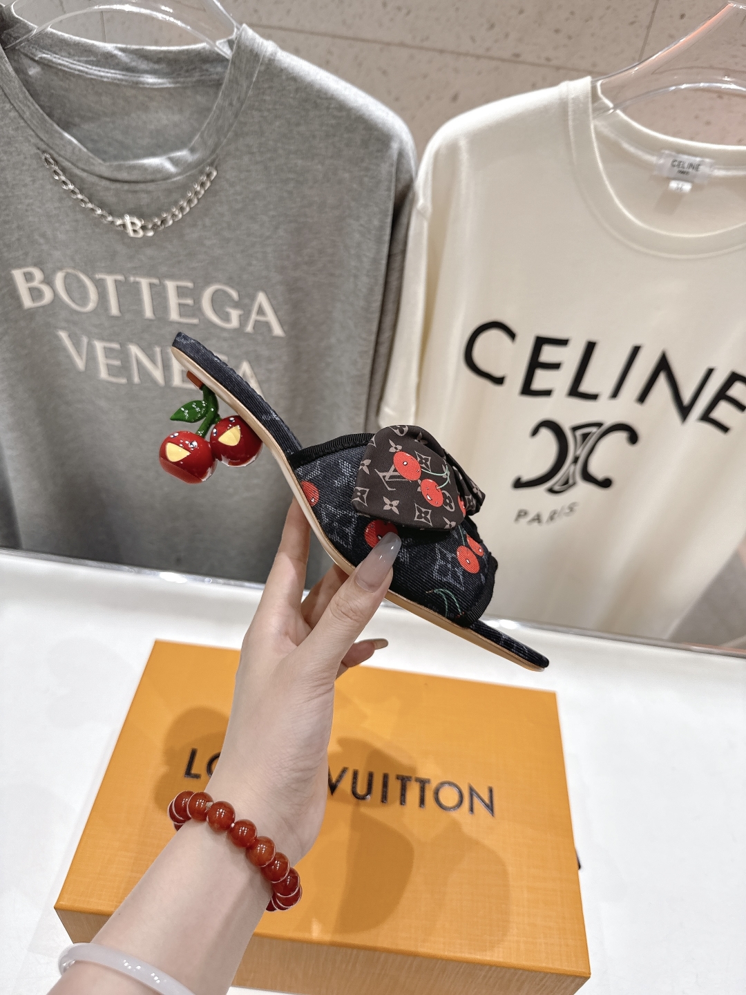 高版本出厂
  Louis Vuitton ss25 new arrival LV驴牌夏季新品蝴蝶结高跟