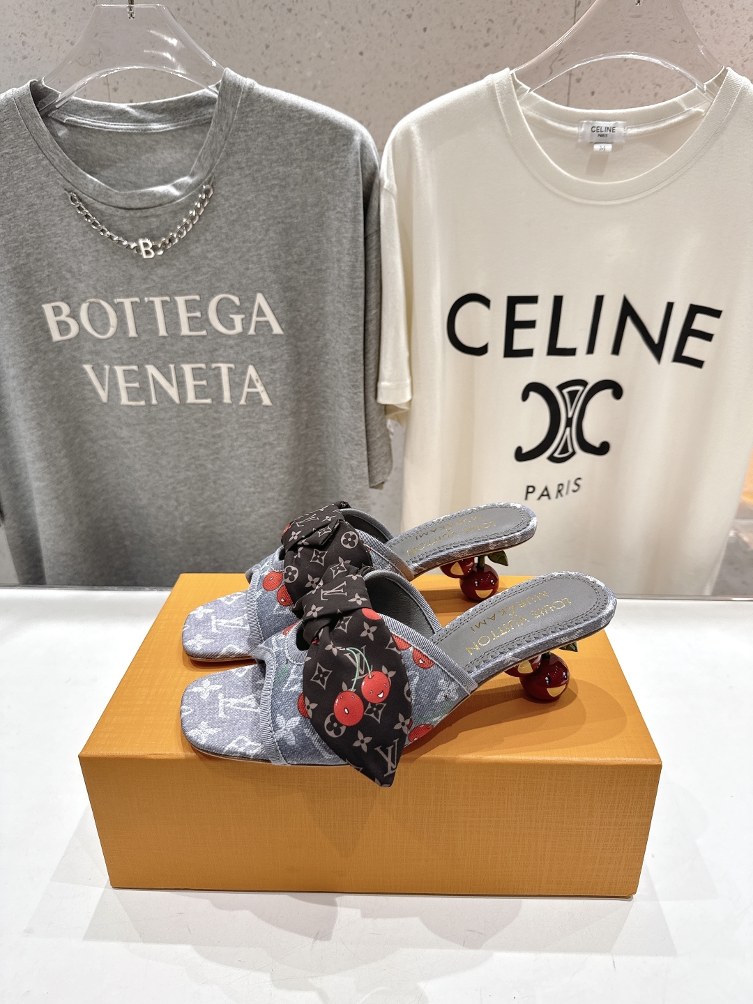 高版本出厂
  Louis Vuitton ss25 new arrival LV驴牌夏季新品蝴蝶结高跟