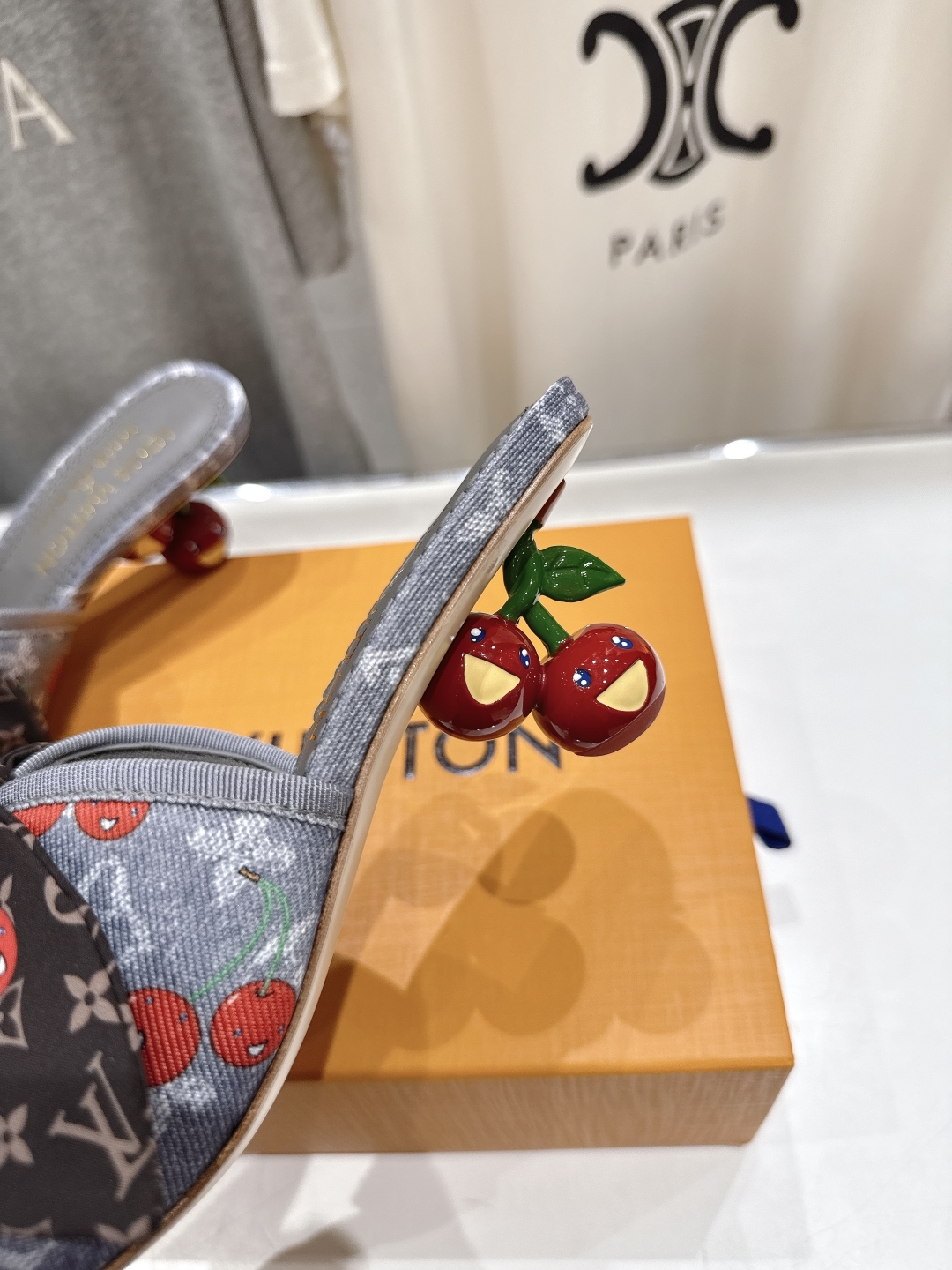 高版本出厂
  Louis Vuitton ss25 new arrival LV驴牌夏季新品蝴蝶结高跟