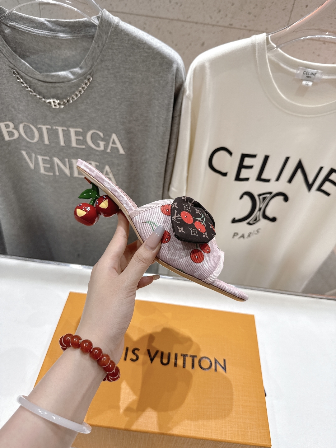高版本出厂
  Louis Vuitton ss25 new arrival LV驴牌夏季新品蝴蝶结高跟