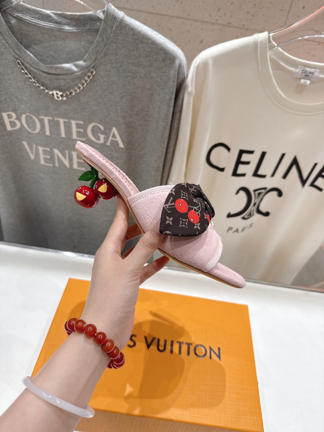 高版本出厂
  Louis Vuitton ss25 new arrival LV驴牌夏季新品蝴蝶结高跟