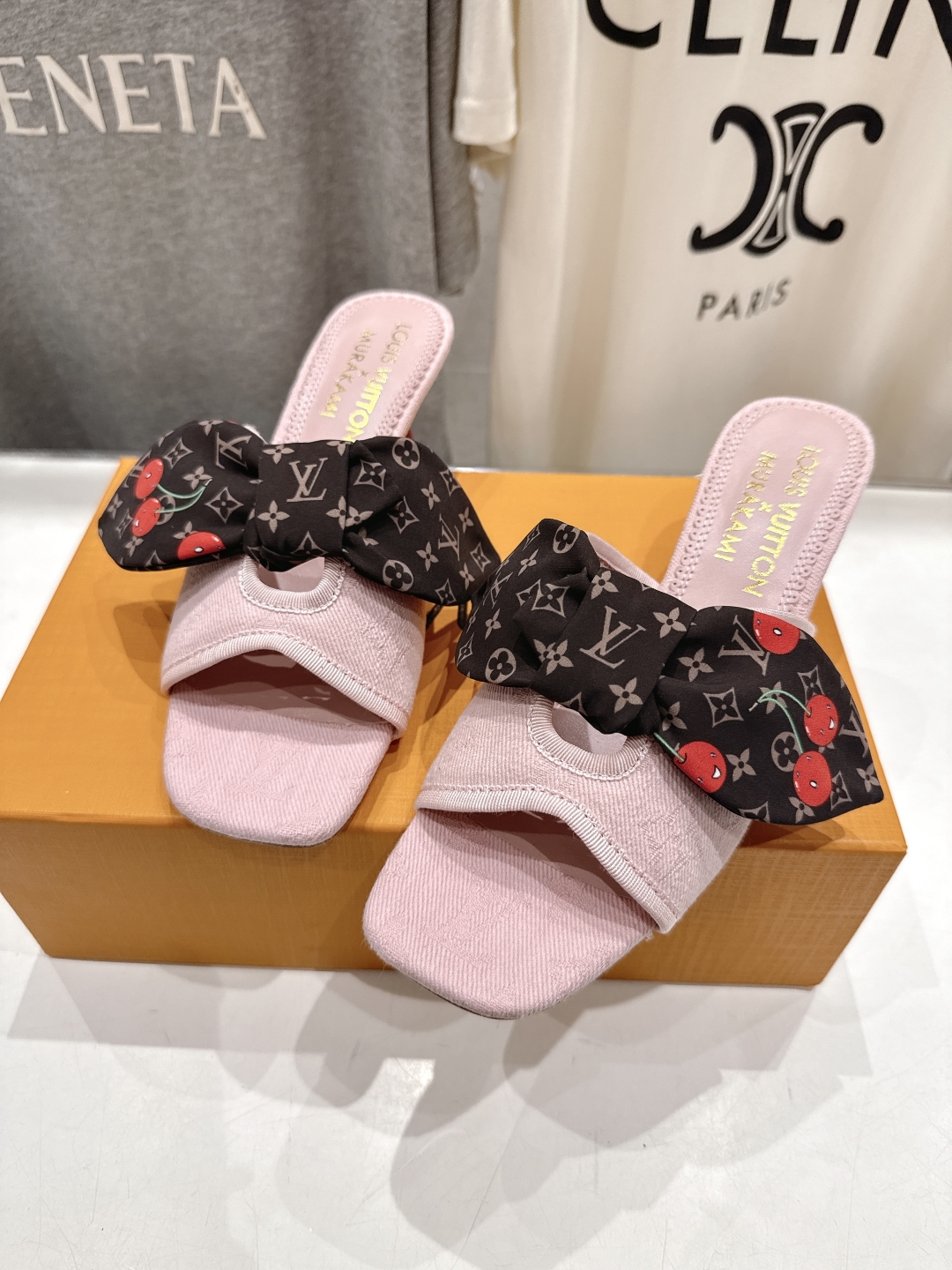 高版本出厂
  Louis Vuitton ss25 new arrival LV驴牌夏季新品蝴蝶结高跟