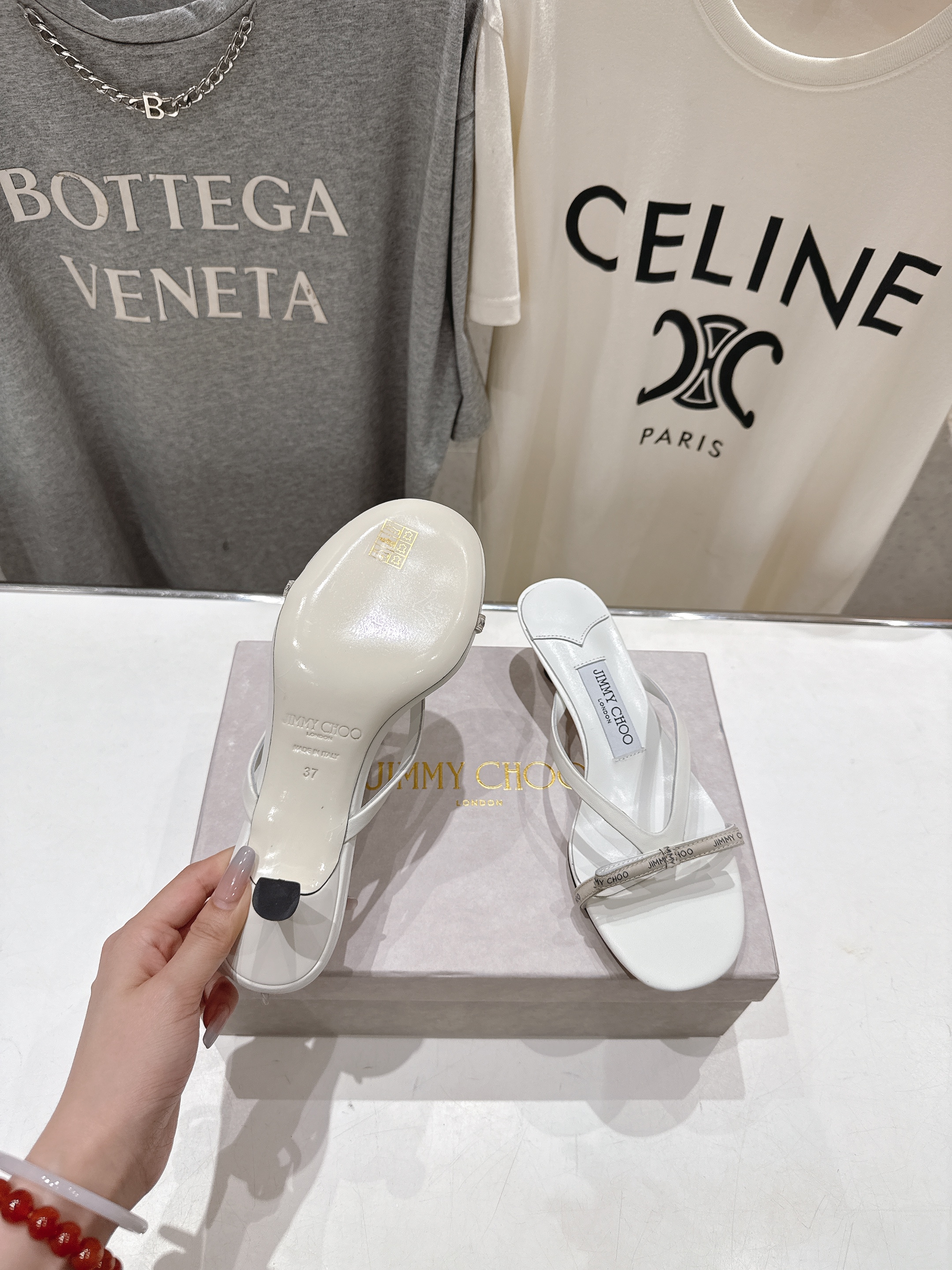 高版本出厂
  JIMMY CHOO｜JC/吉米周2025ss新款简约高跟鞋拖鞋

原版套楦，完美的线条