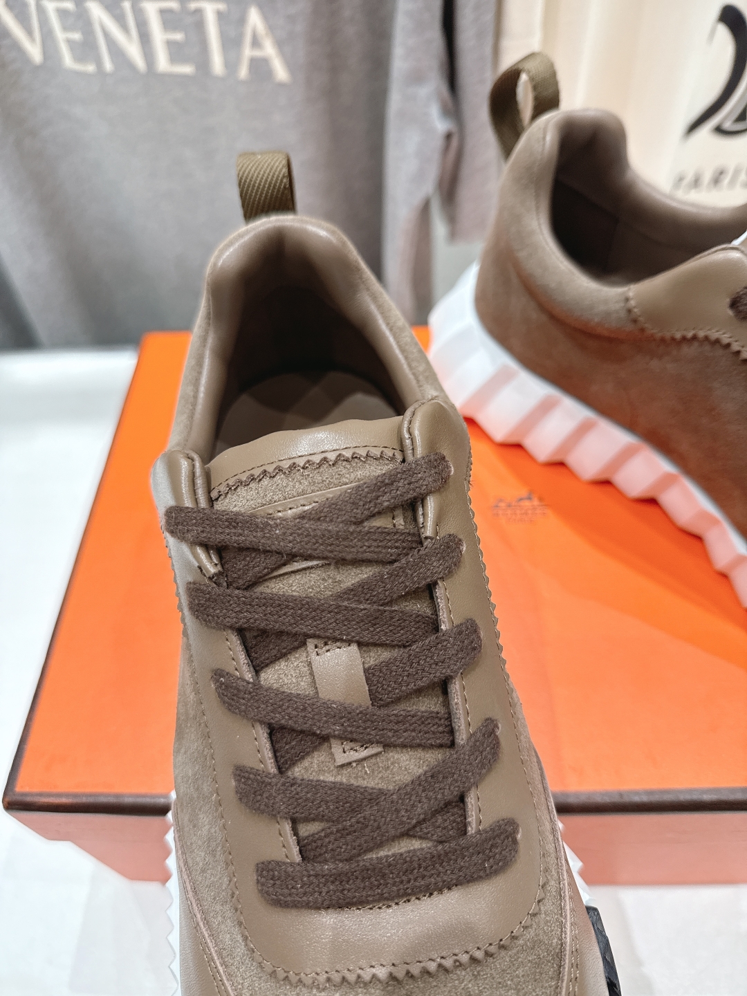高版本出厂 只有男码
   Hermes/爱马仕H家25ss新款情侣运动休闲鞋跑步鞋
经典运动风格+英伦