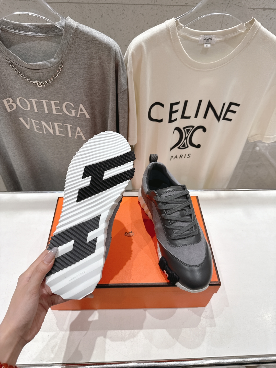 高版本出厂 只有男码
   Hermes/爱马仕H家25ss新款情侣运动休闲鞋跑步鞋
经典运动风格+英伦