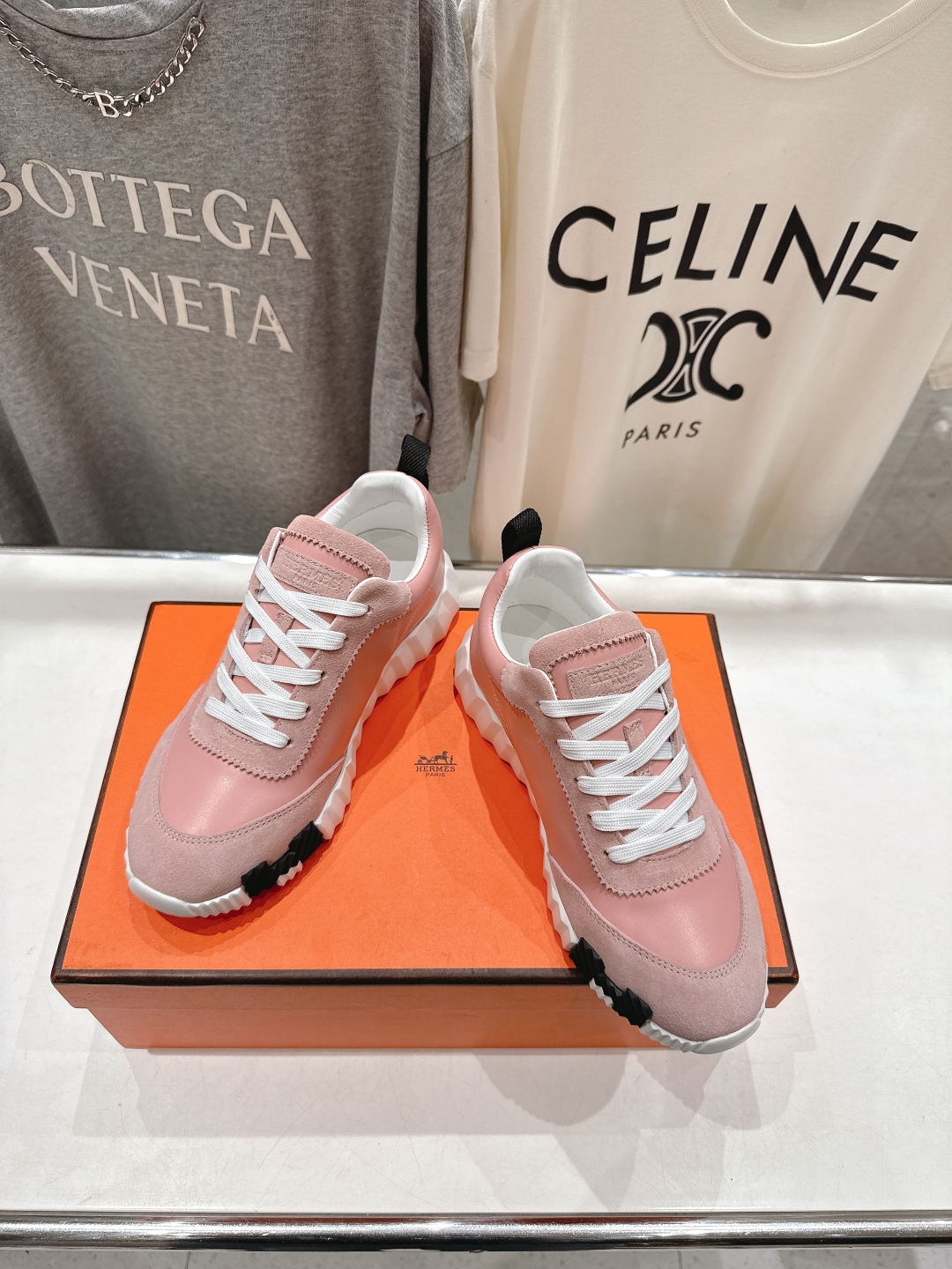 高版本出厂 只有女码
   Hermes/爱马仕H家25ss新款情侣运动休闲鞋跑步鞋
经典运动风格+英伦
