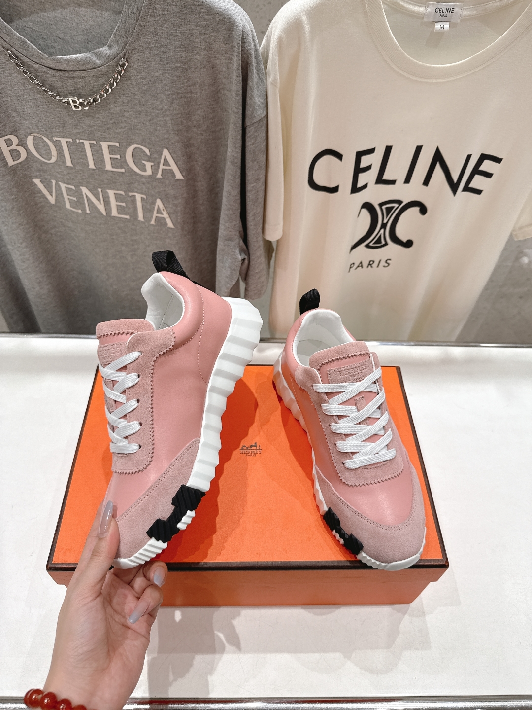 高版本出厂 只有女码
   Hermes/爱马仕H家25ss新款情侣运动休闲鞋跑步鞋
经典运动风格+英伦