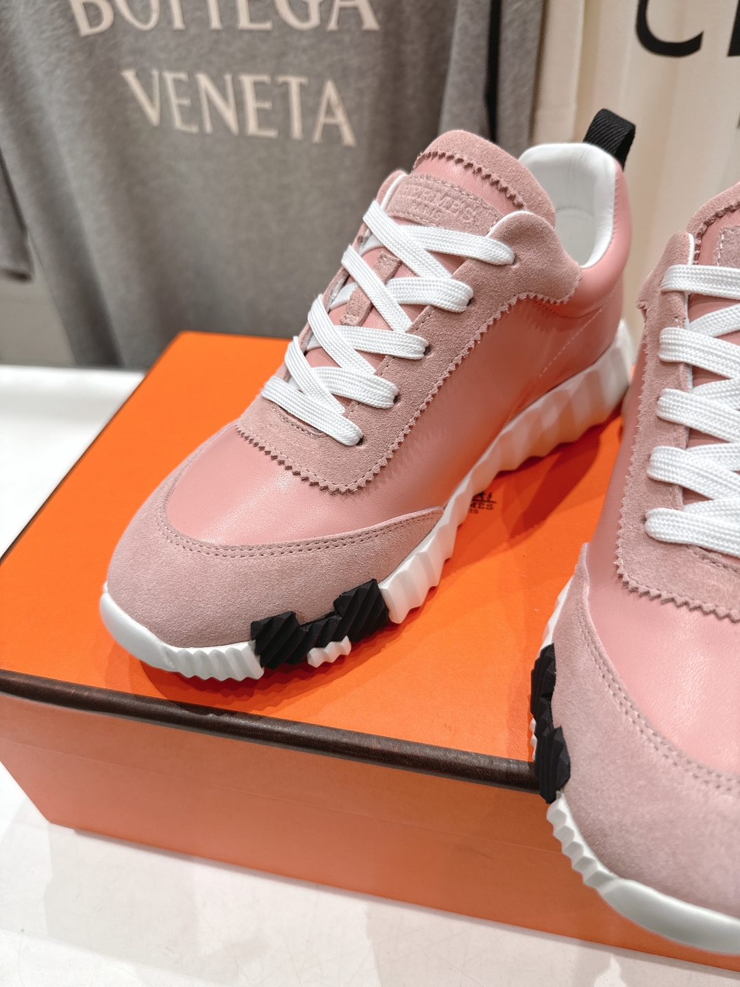 高版本出厂 只有女码
   Hermes/爱马仕H家25ss新款情侣运动休闲鞋跑步鞋
经典运动风格+英伦