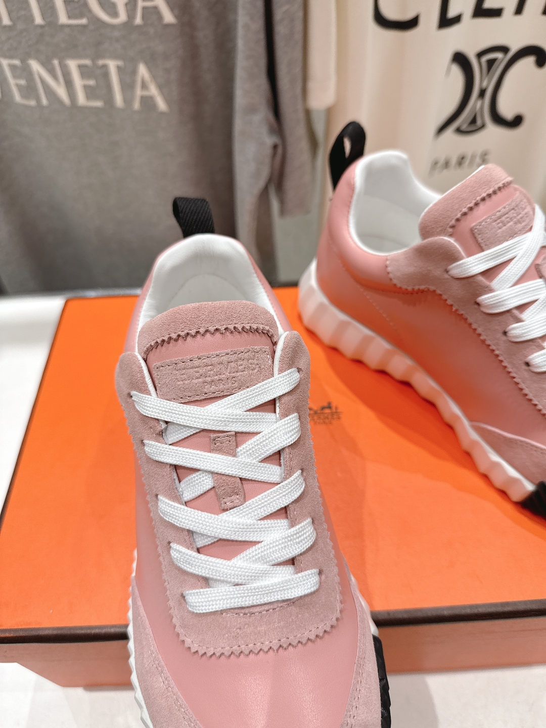 高版本出厂 只有女码
   Hermes/爱马仕H家25ss新款情侣运动休闲鞋跑步鞋
经典运动风格+英伦