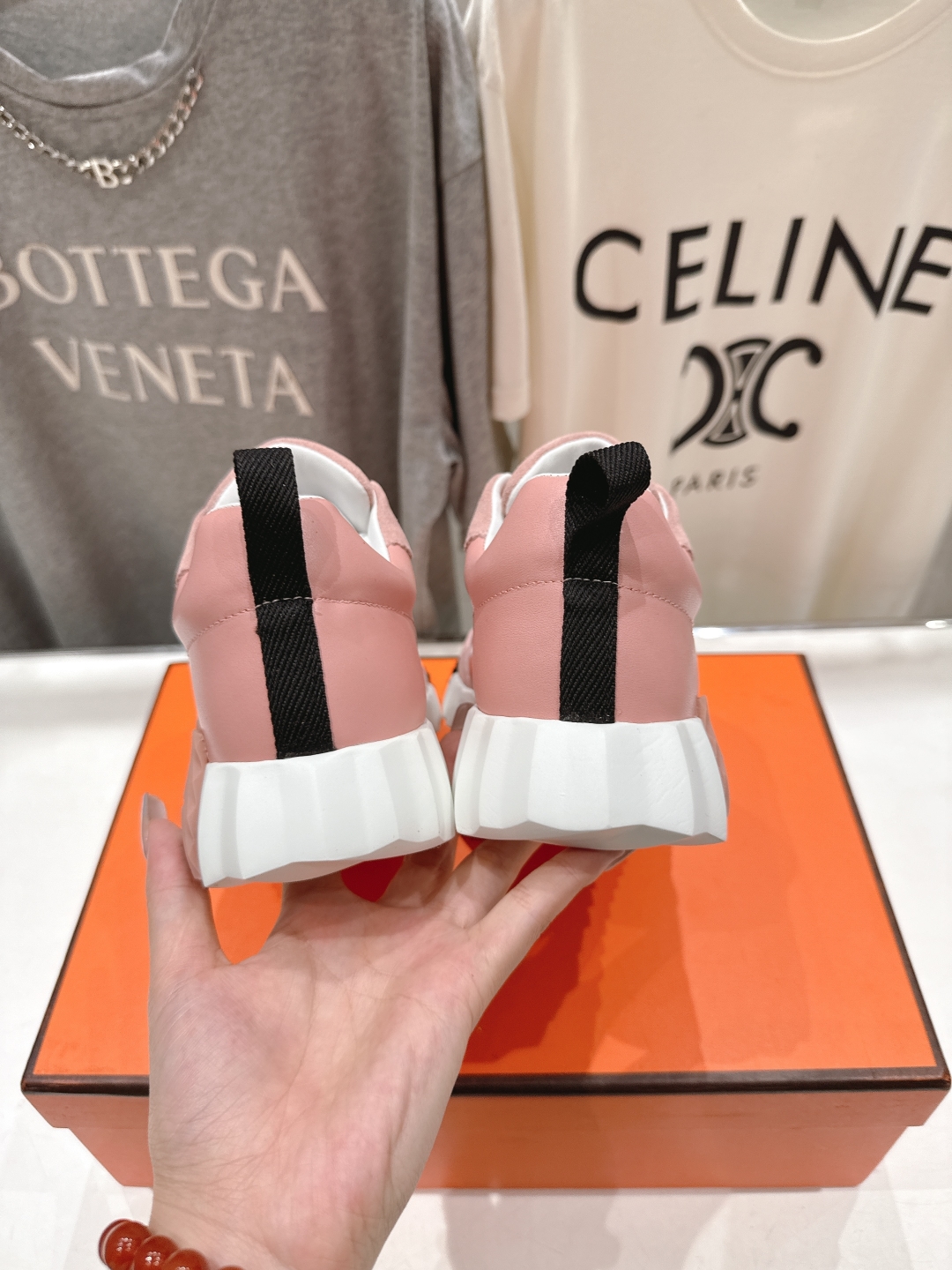 高版本出厂 只有女码
   Hermes/爱马仕H家25ss新款情侣运动休闲鞋跑步鞋
经典运动风格+英伦