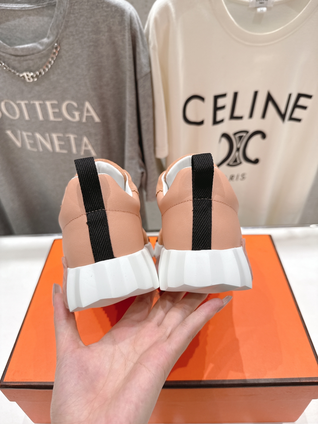高版本出厂 只有女码
   Hermes/爱马仕H家25ss新款情侣运动休闲鞋跑步鞋
经典运动风格+英伦