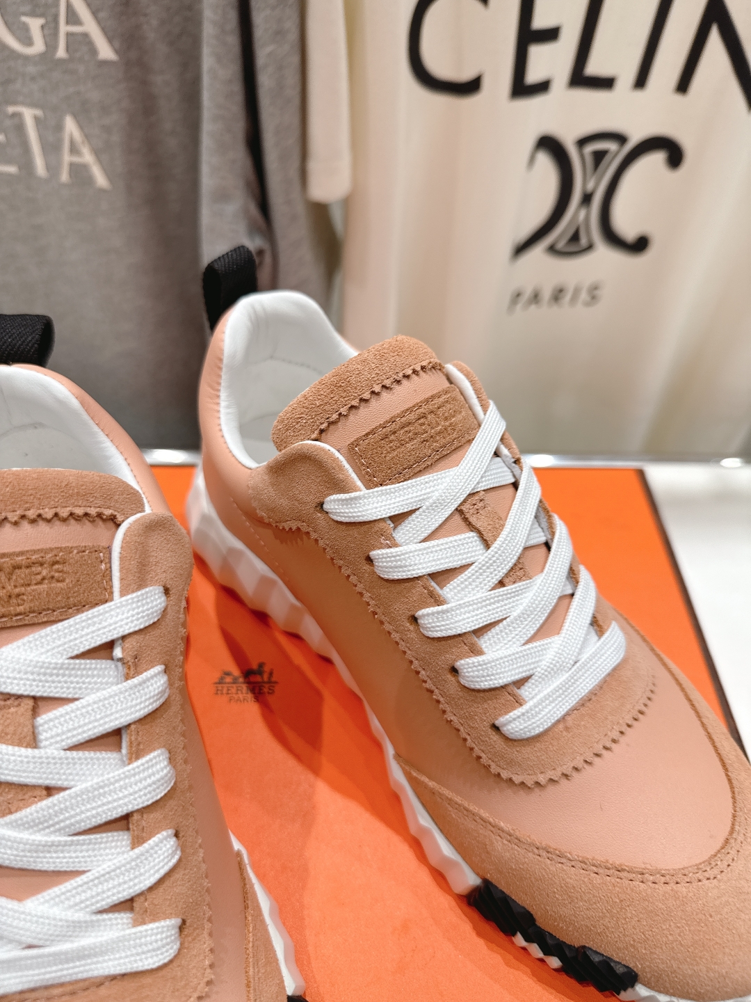 高版本出厂 只有女码
   Hermes/爱马仕H家25ss新款情侣运动休闲鞋跑步鞋
经典运动风格+英伦