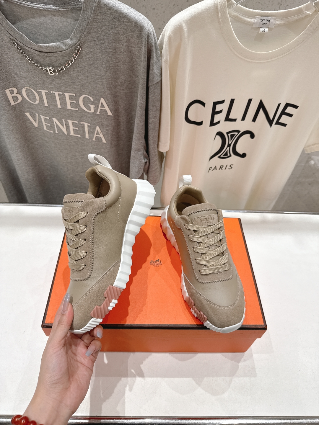高版本出厂 只有女码
   Hermes/爱马仕H家25ss新款情侣运动休闲鞋跑步鞋
经典运动风格+英伦