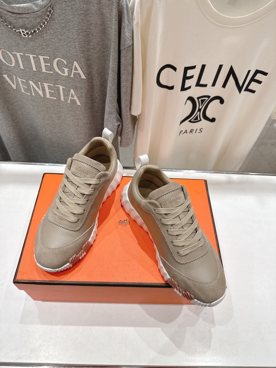 高版本出厂 只有女码
   Hermes/爱马仕H家25ss新款情侣运动休闲鞋跑步鞋
经典运动风格+英伦