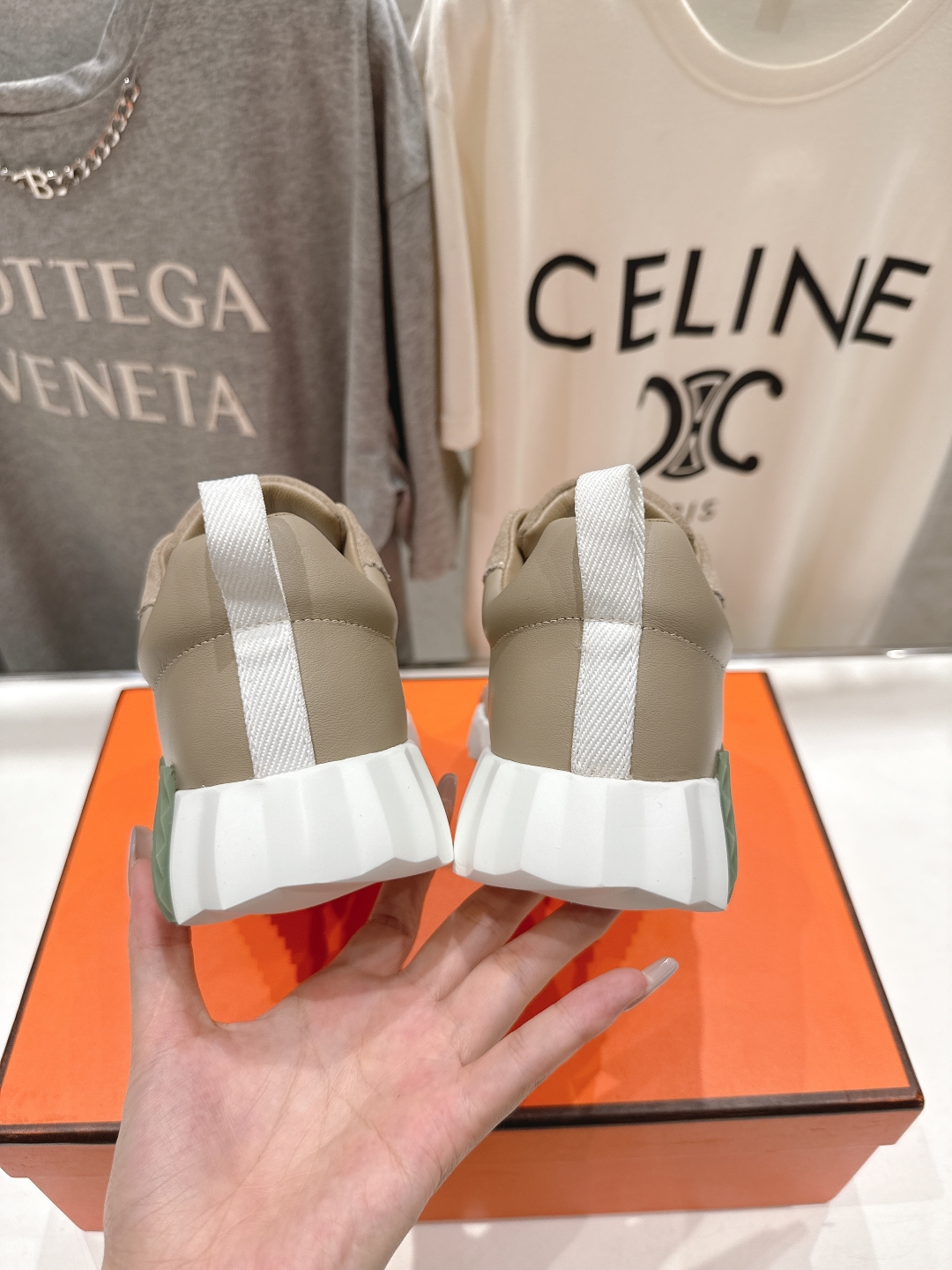 高版本出厂 只有女码
   Hermes/爱马仕H家25ss新款情侣运动休闲鞋跑步鞋
经典运动风格+英伦