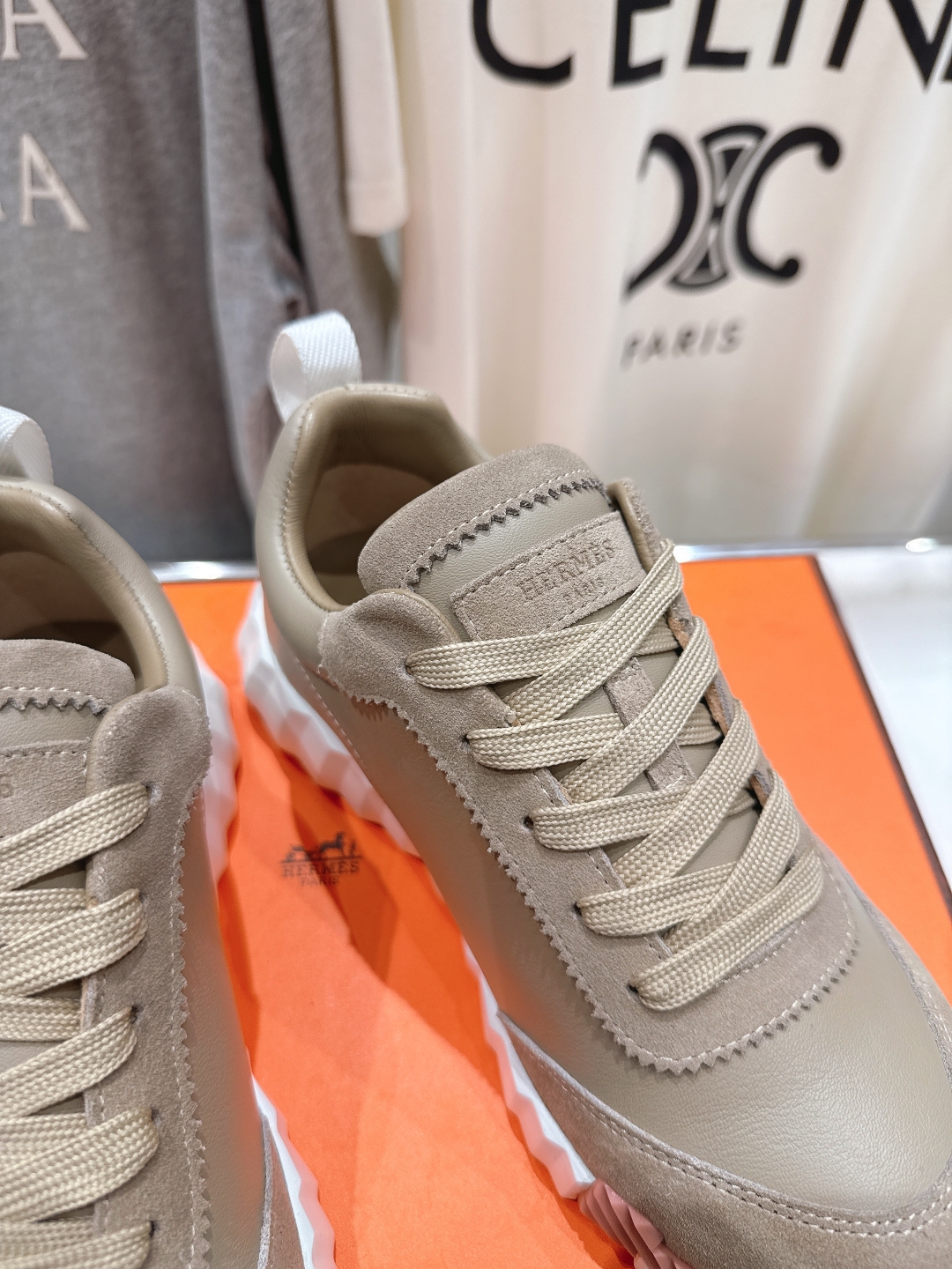 高版本出厂 只有女码
   Hermes/爱马仕H家25ss新款情侣运动休闲鞋跑步鞋
经典运动风格+英伦