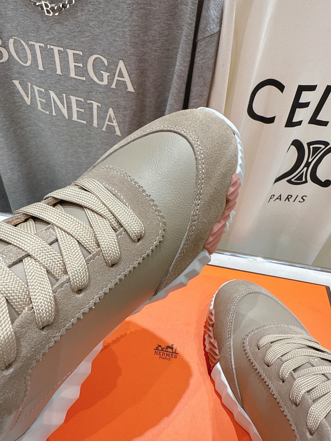 高版本出厂 只有女码
   Hermes/爱马仕H家25ss新款情侣运动休闲鞋跑步鞋
经典运动风格+英伦