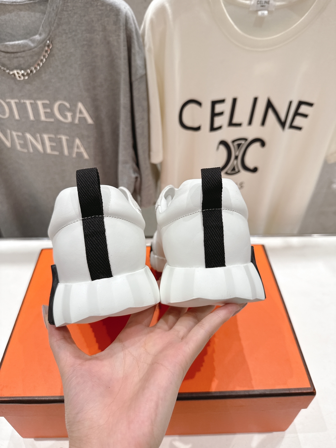 高版本出厂  男码+10 情侣款
   Hermes/爱马仕H家25ss新款情侣运动休闲鞋跑步鞋
经典运