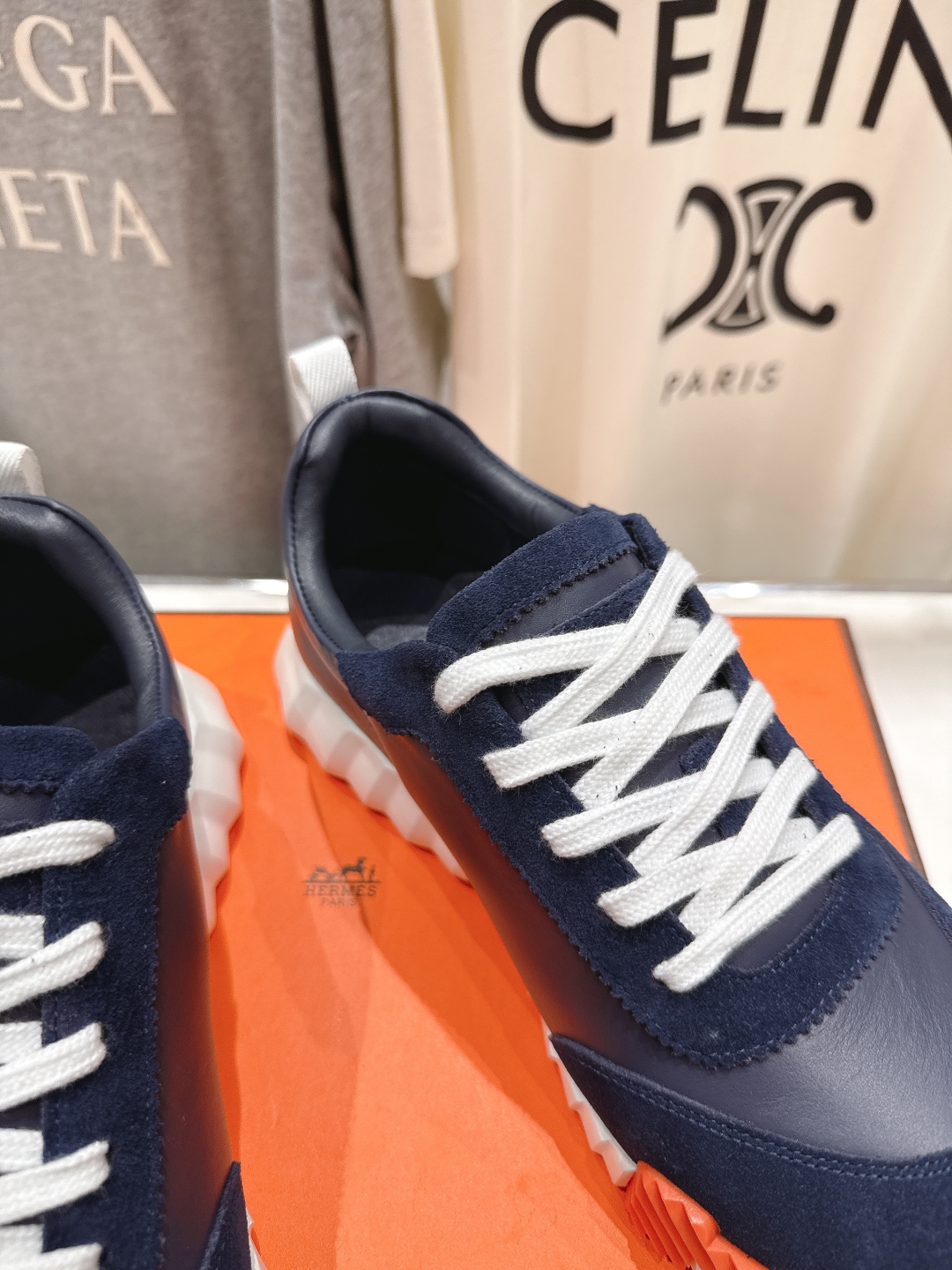 高版本出厂  男码+10 情侣款
   Hermes/爱马仕H家25ss新款情侣运动休闲鞋跑步鞋
经典运