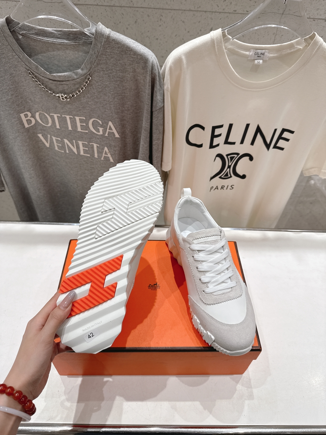 高版本出厂  男码+10 情侣款
   Hermes/爱马仕H家25ss新款情侣运动休闲鞋跑步鞋
经典运