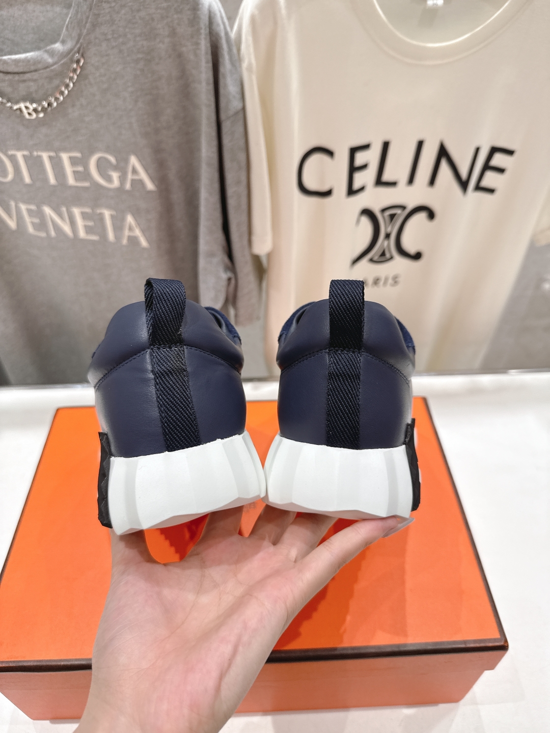 高版本出厂  男码+10 情侣款
   Hermes/爱马仕H家25ss新款情侣运动休闲鞋跑步鞋
经典运