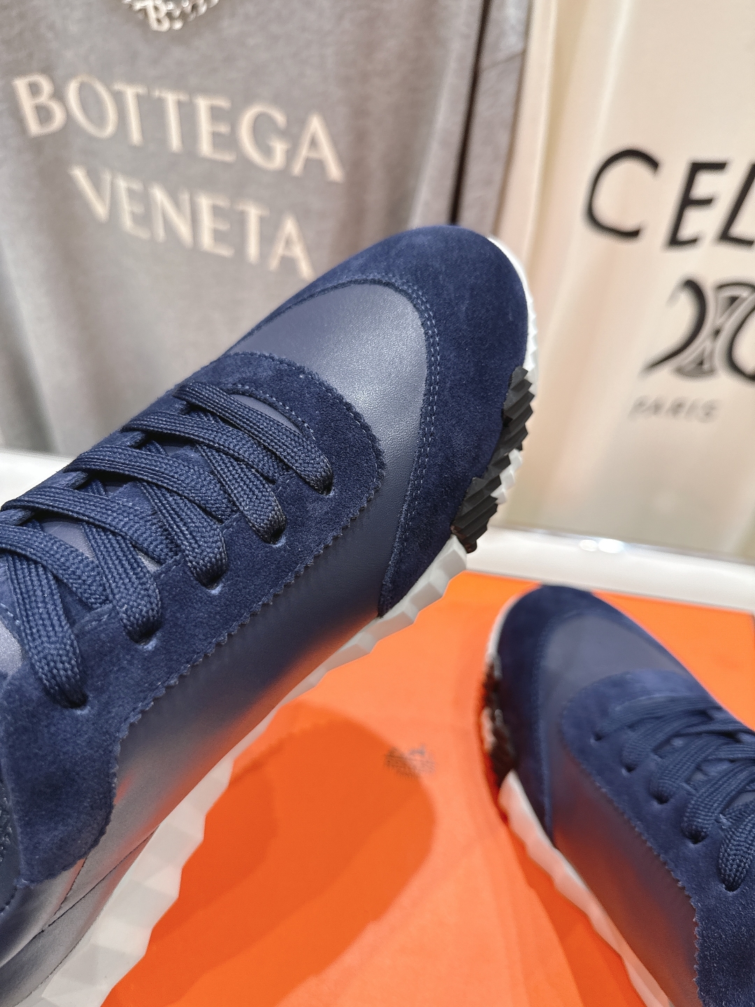 高版本出厂  男码+10 情侣款
   Hermes/爱马仕H家25ss新款情侣运动休闲鞋跑步鞋
经典运