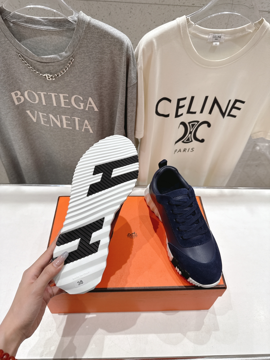 高版本出厂  男码+10 情侣款
   Hermes/爱马仕H家25ss新款情侣运动休闲鞋跑步鞋
经典运