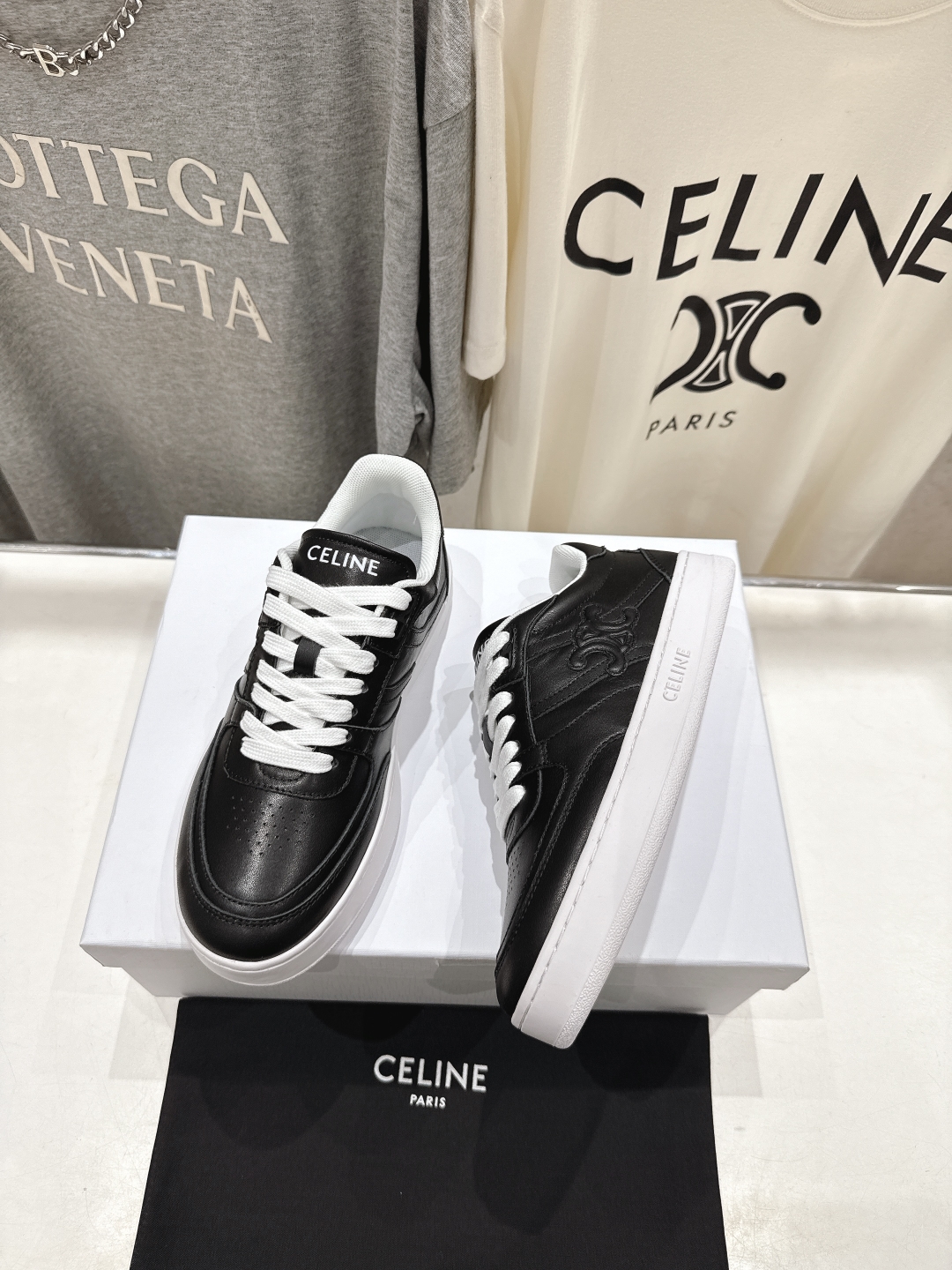 高版本出厂  薄底
 CELINE*思琳赛琳 2025ss新款徽标系带薄底休闲鞋小白鞋
简单舒服，干净利
