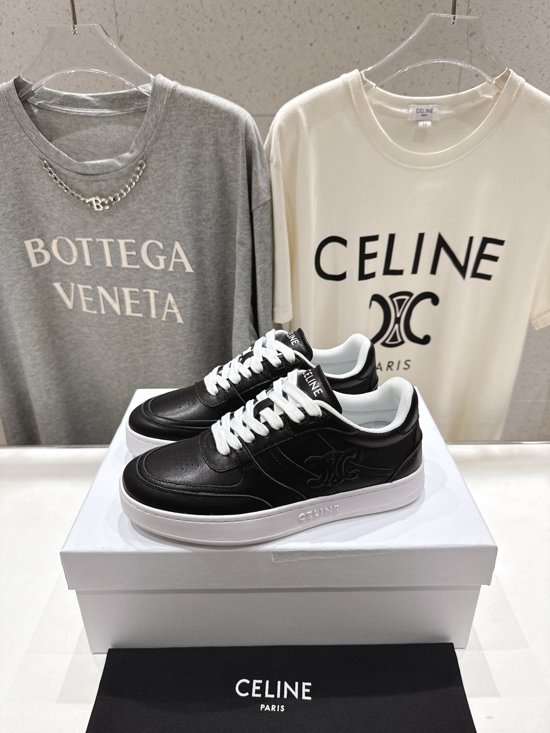 高版本出厂  薄底
 CELINE*思琳赛琳 2025ss新款徽标系带薄底休闲鞋小白鞋
简单舒服，干净利