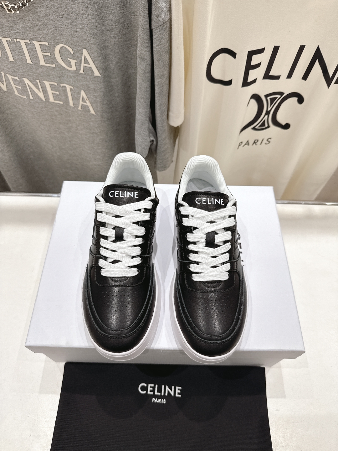 高版本出厂  薄底
 CELINE*思琳赛琳 2025ss新款徽标系带薄底休闲鞋小白鞋
简单舒服，干净利