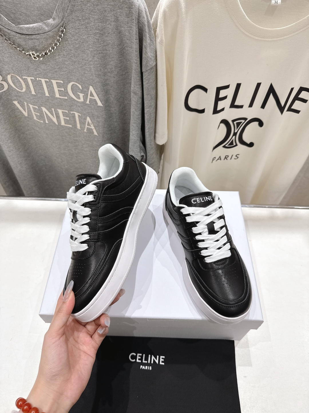高版本出厂  薄底
 CELINE*思琳赛琳 2025ss新款徽标系带薄底休闲鞋小白鞋
简单舒服，干净利