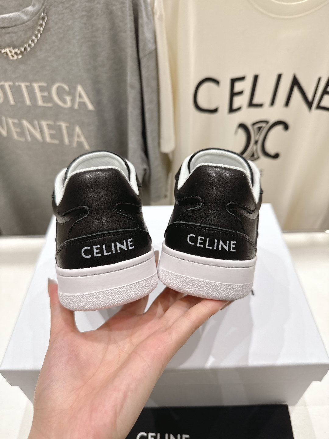 高版本出厂  薄底
 CELINE*思琳赛琳 2025ss新款徽标系带薄底休闲鞋小白鞋
简单舒服，干净利