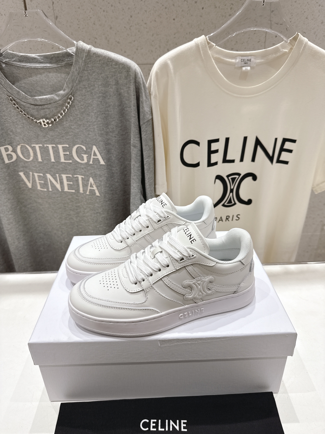 高版本出厂  薄底
 CELINE*思琳赛琳 2025ss新款徽标系带薄底休闲鞋小白鞋
简单舒服，干净利