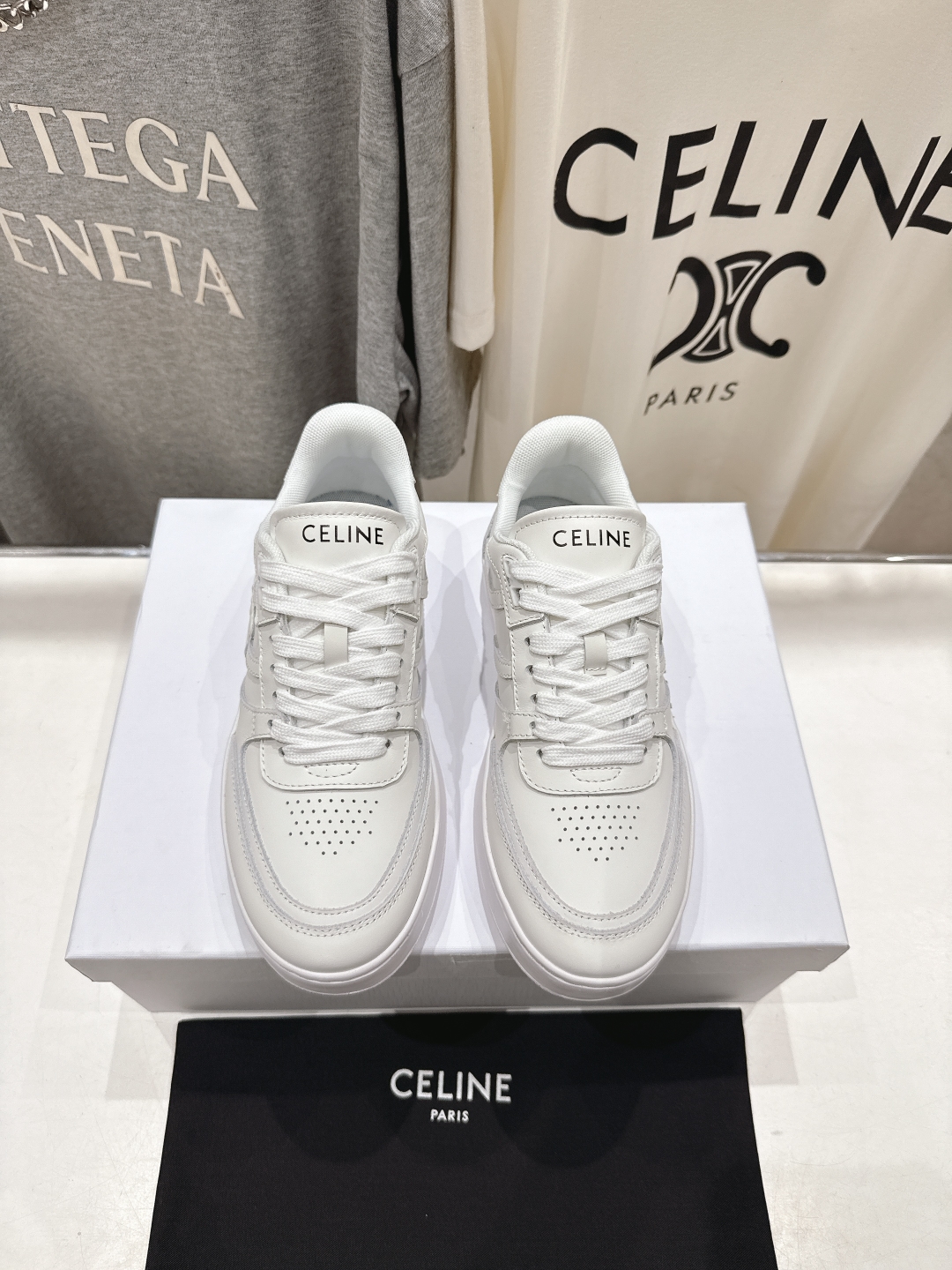 高版本出厂  薄底
 CELINE*思琳赛琳 2025ss新款徽标系带薄底休闲鞋小白鞋
简单舒服，干净利
