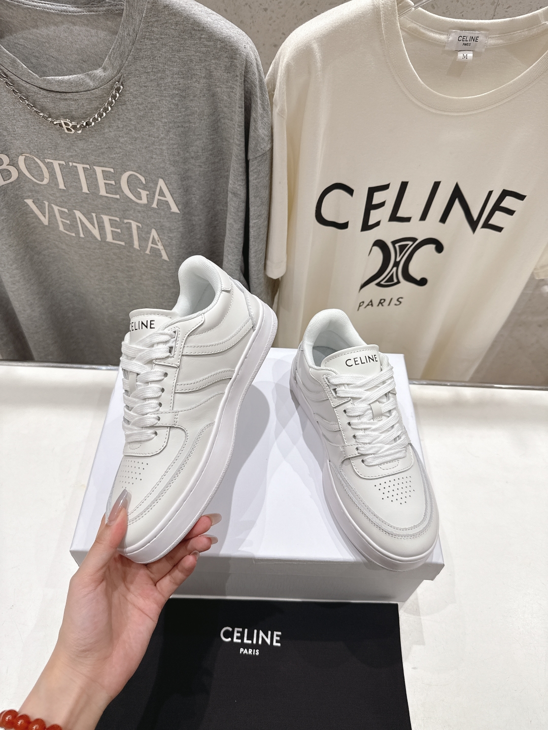 高版本出厂  薄底
 CELINE*思琳赛琳 2025ss新款徽标系带薄底休闲鞋小白鞋
简单舒服，干净利