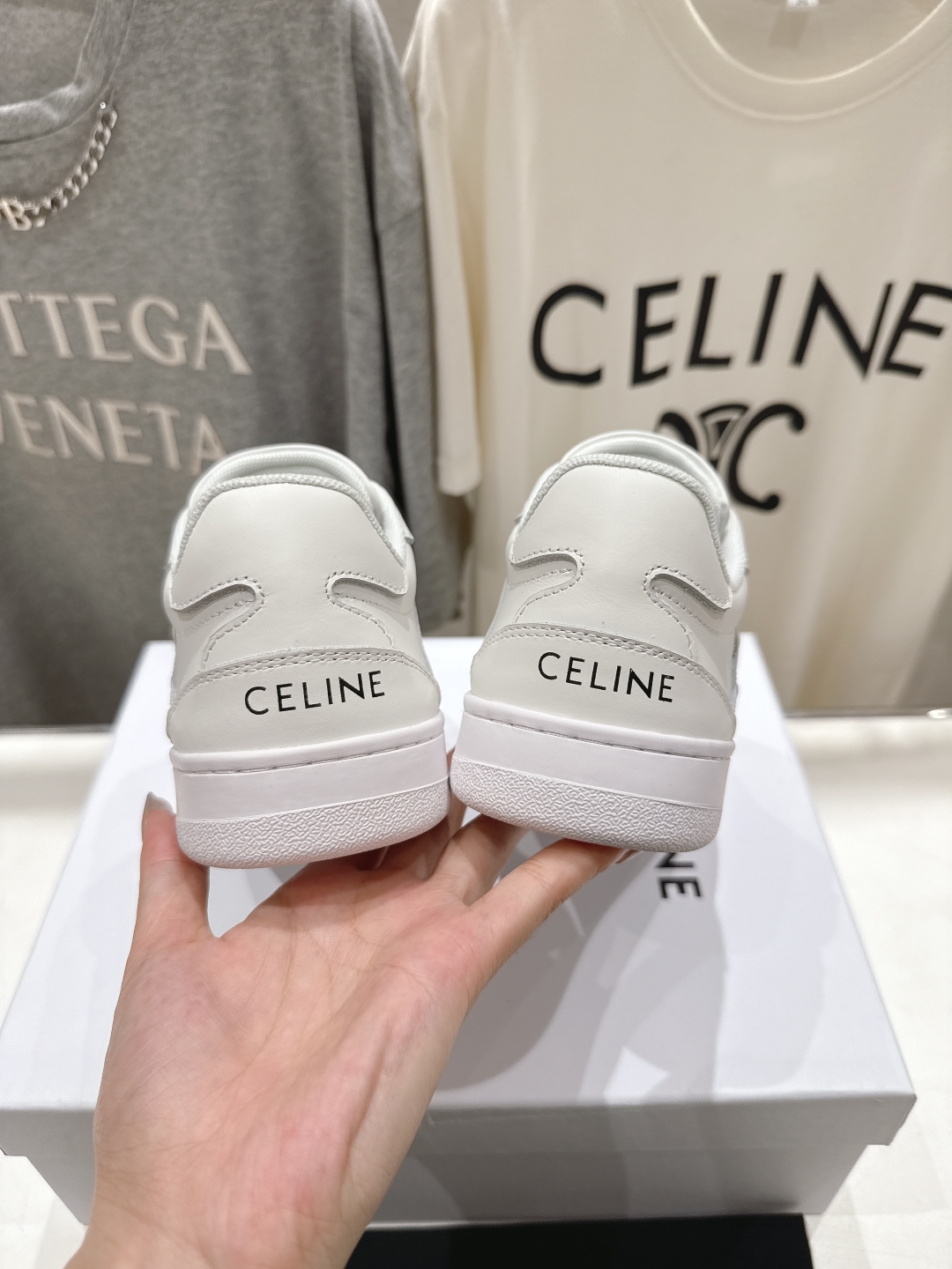 高版本出厂  薄底
 CELINE*思琳赛琳 2025ss新款徽标系带薄底休闲鞋小白鞋
简单舒服，干净利
