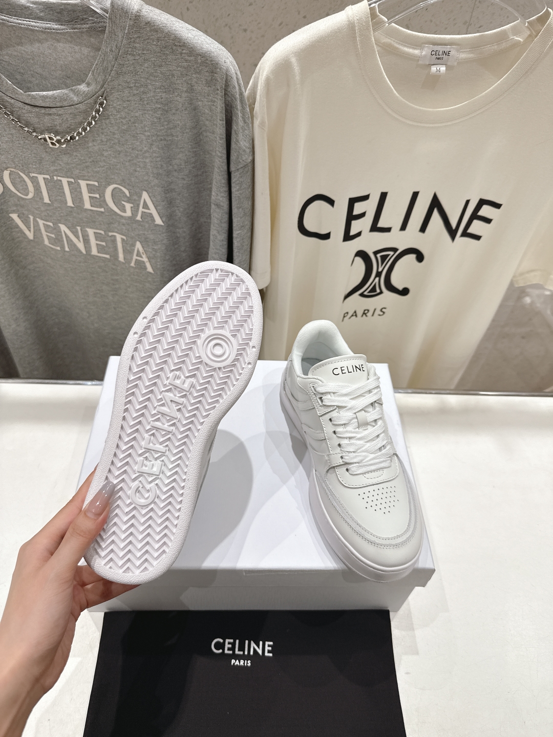 高版本出厂  薄底
 CELINE*思琳赛琳 2025ss新款徽标系带薄底休闲鞋小白鞋
简单舒服，干净利