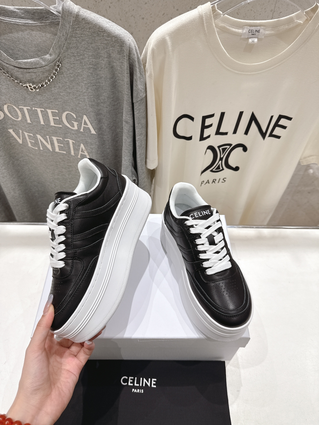 高版本出厂  厚底
 CELINE*思琳赛琳 2025ss新款徽标系带厚底休闲鞋小白鞋
简单舒服，干净利