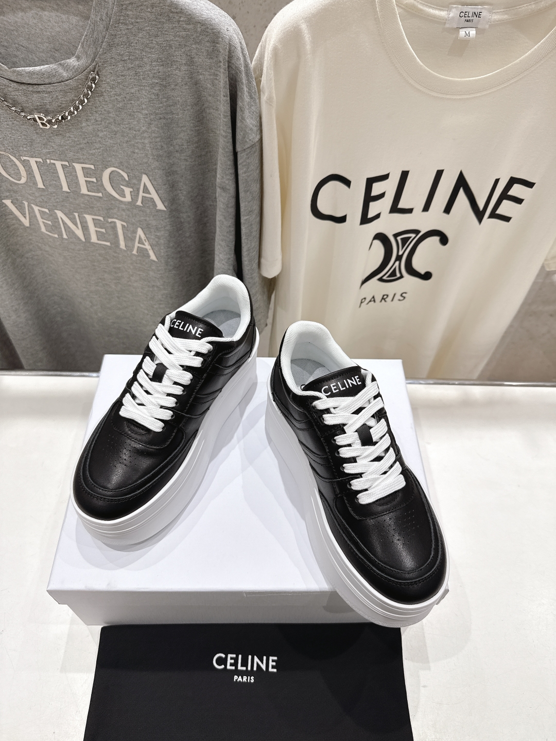 高版本出厂  厚底
 CELINE*思琳赛琳 2025ss新款徽标系带厚底休闲鞋小白鞋
简单舒服，干净利