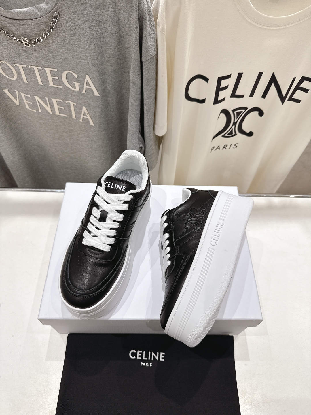 高版本出厂  厚底
 CELINE*思琳赛琳 2025ss新款徽标系带厚底休闲鞋小白鞋
简单舒服，干净利