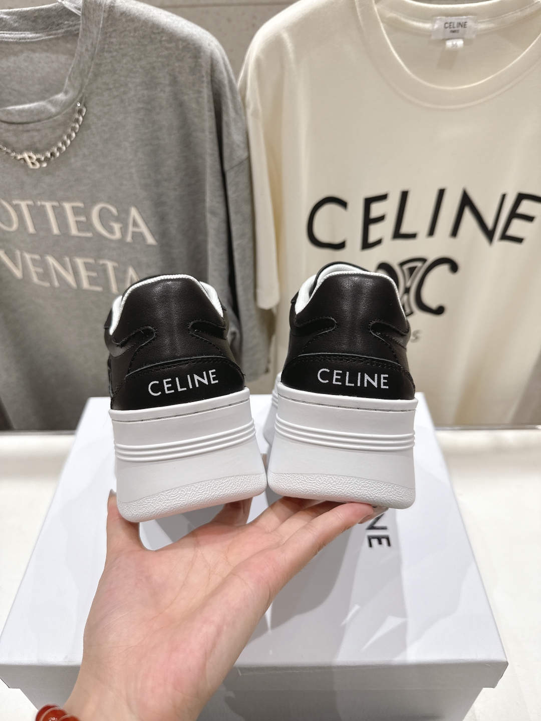 高版本出厂  厚底
 CELINE*思琳赛琳 2025ss新款徽标系带厚底休闲鞋小白鞋
简单舒服，干净利