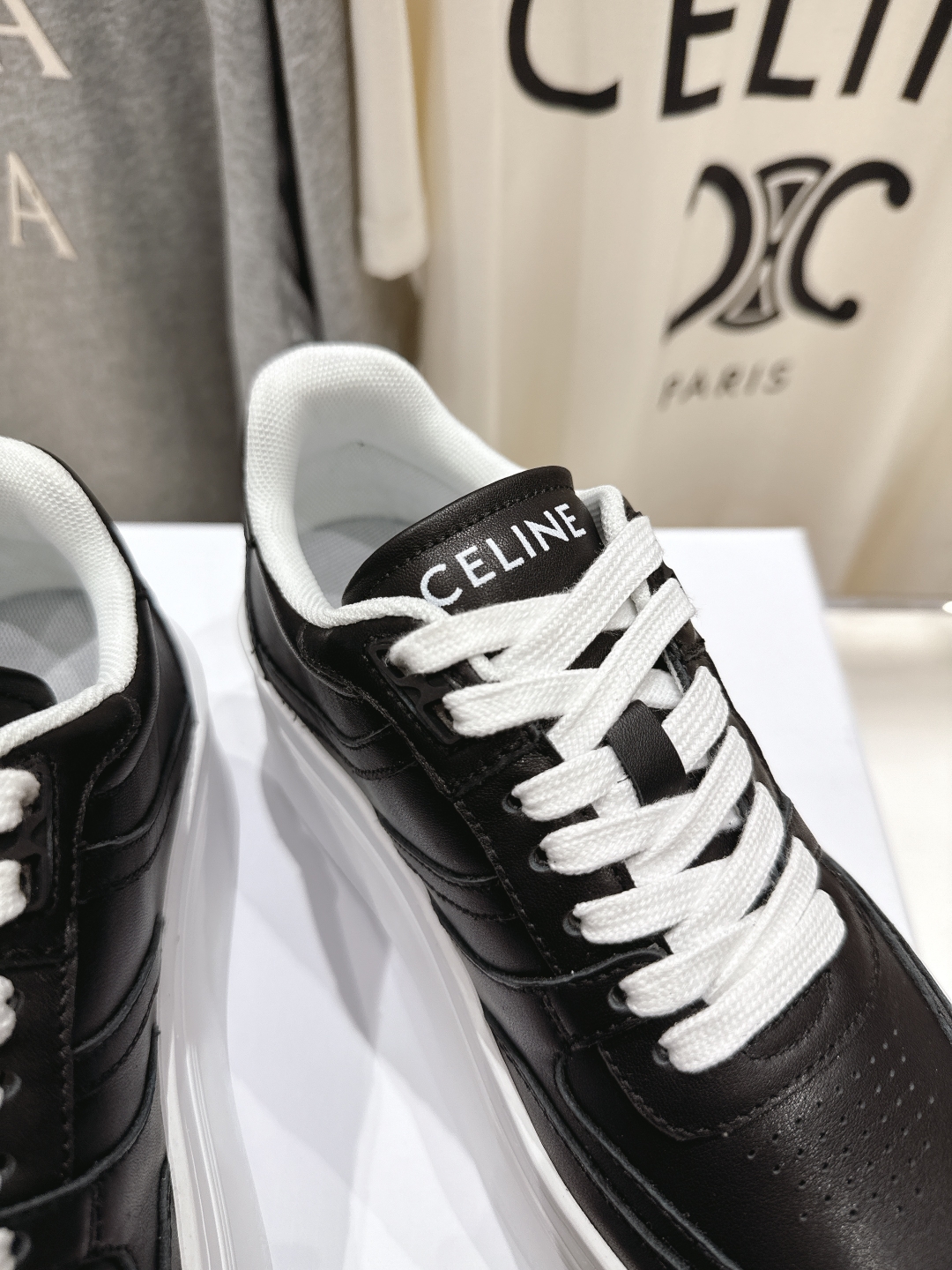 高版本出厂  厚底
 CELINE*思琳赛琳 2025ss新款徽标系带厚底休闲鞋小白鞋
简单舒服，干净利