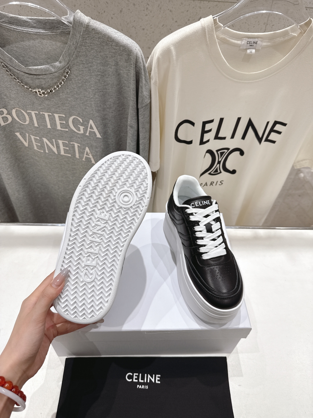 高版本出厂  厚底
 CELINE*思琳赛琳 2025ss新款徽标系带厚底休闲鞋小白鞋
简单舒服，干净利