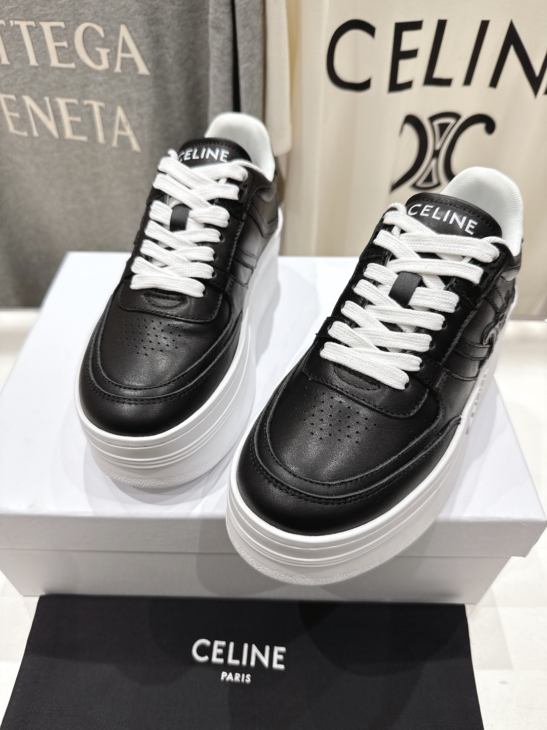 高版本出厂  厚底
 CELINE*思琳赛琳 2025ss新款徽标系带厚底休闲鞋小白鞋
简单舒服，干净利