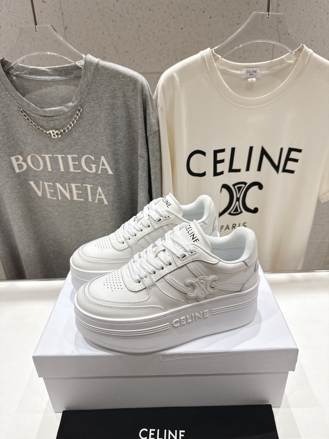 高版本出厂  厚底
 CELINE*思琳赛琳 2025ss新款徽标系带厚底休闲鞋小白鞋
简单舒服，干净利