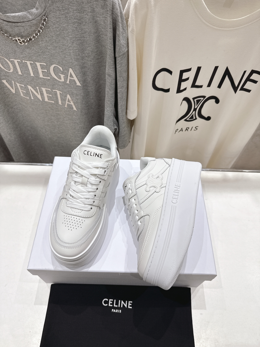 高版本出厂  厚底
 CELINE*思琳赛琳 2025ss新款徽标系带厚底休闲鞋小白鞋
简单舒服，干净利